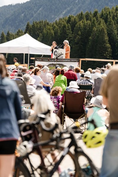 ../previews/066-CRHA_2025_DISCOURS__credit_David_Malacrida_HD-68.webp.medium.jpeg