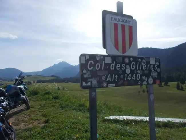 ../previews/046-2025-05-30_Glieres-village-plateau_CRHA_col-des-glieres_small.webp.medium.jpeg